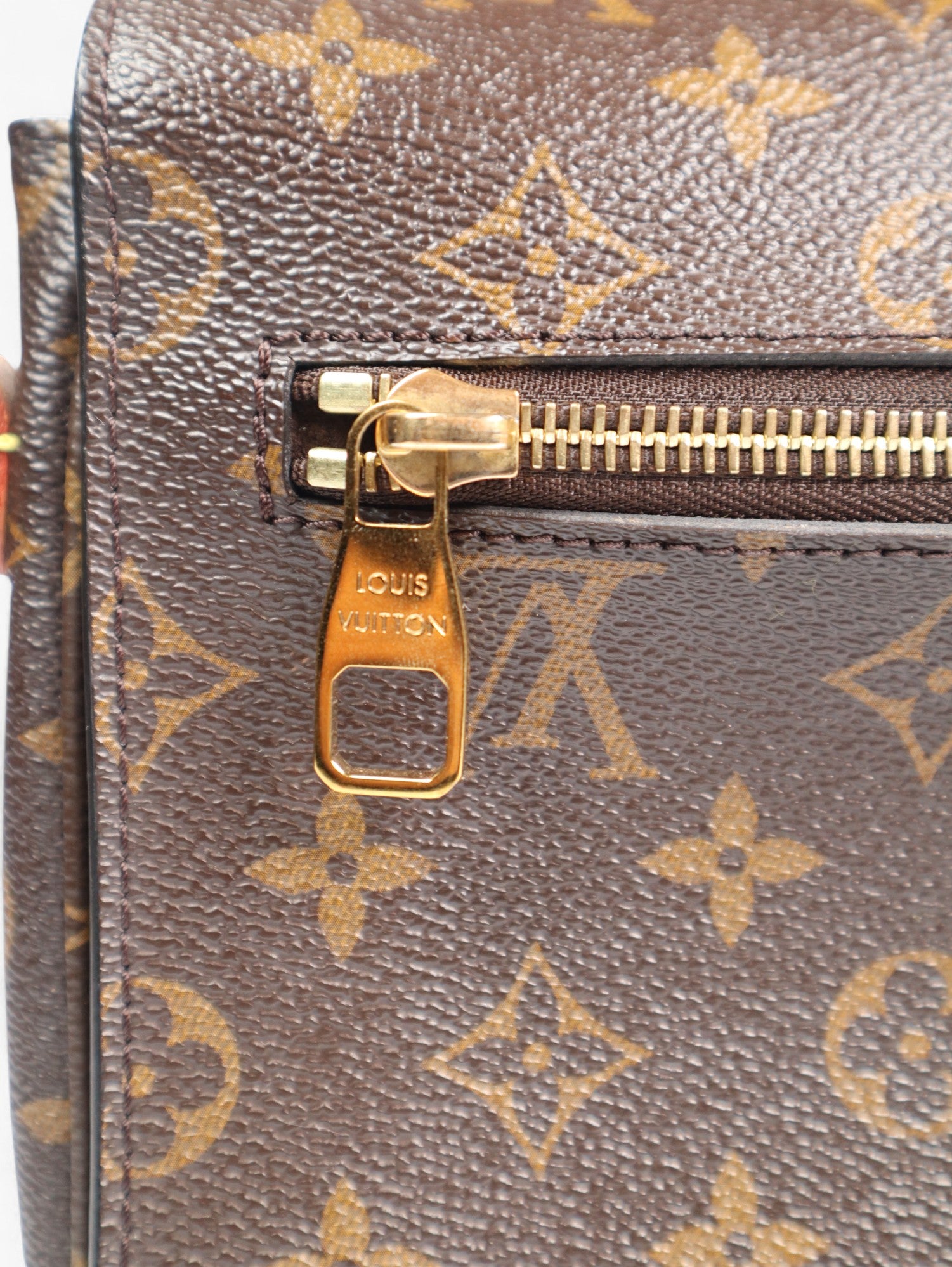 Louis Vuitton Monogram Metis Pochette